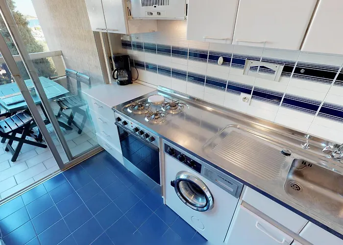 Spacieux 2p Avec Terrasse, Garage Et Wifi A - Fr-1-196-268 *